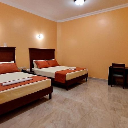 Hostal California Inn Гуаякиль Экстерьер фото
