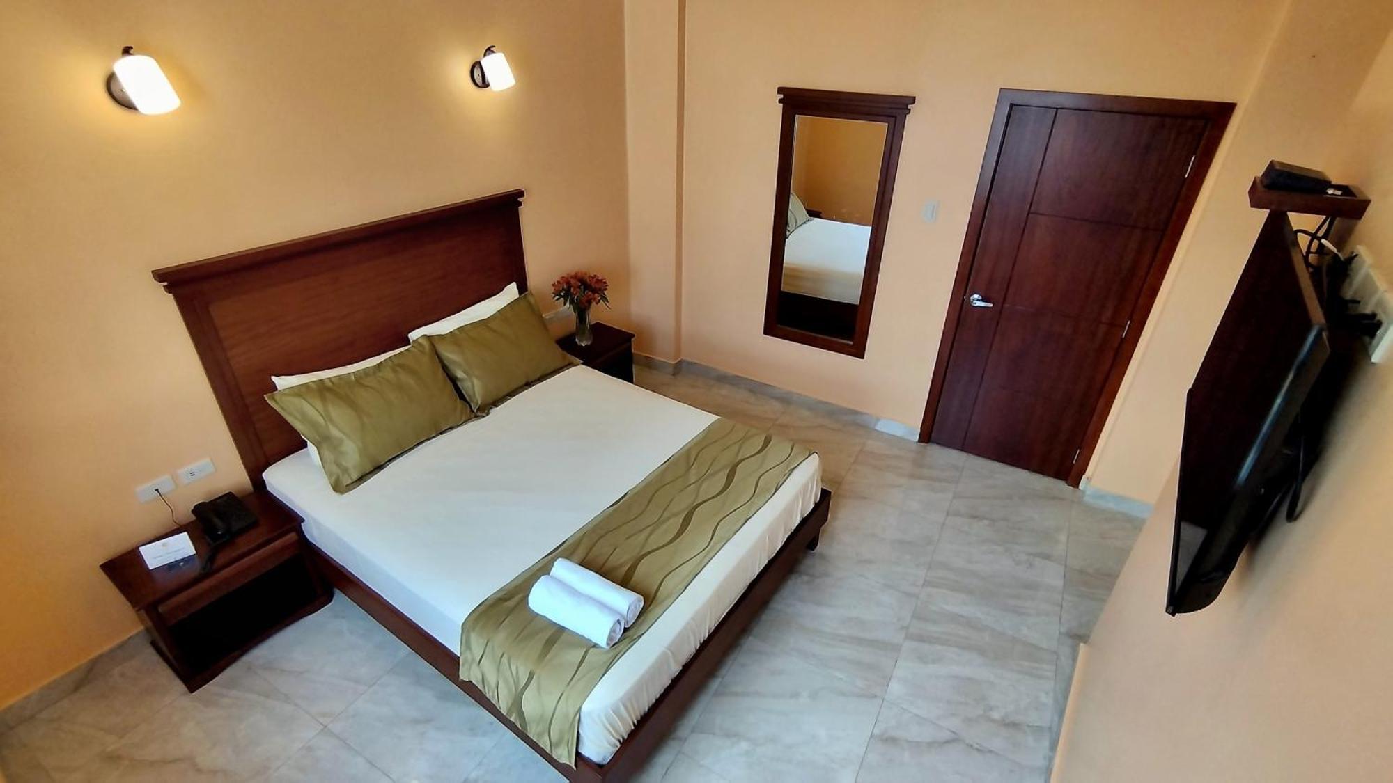 Hostal California Inn Гуаякиль Экстерьер фото
