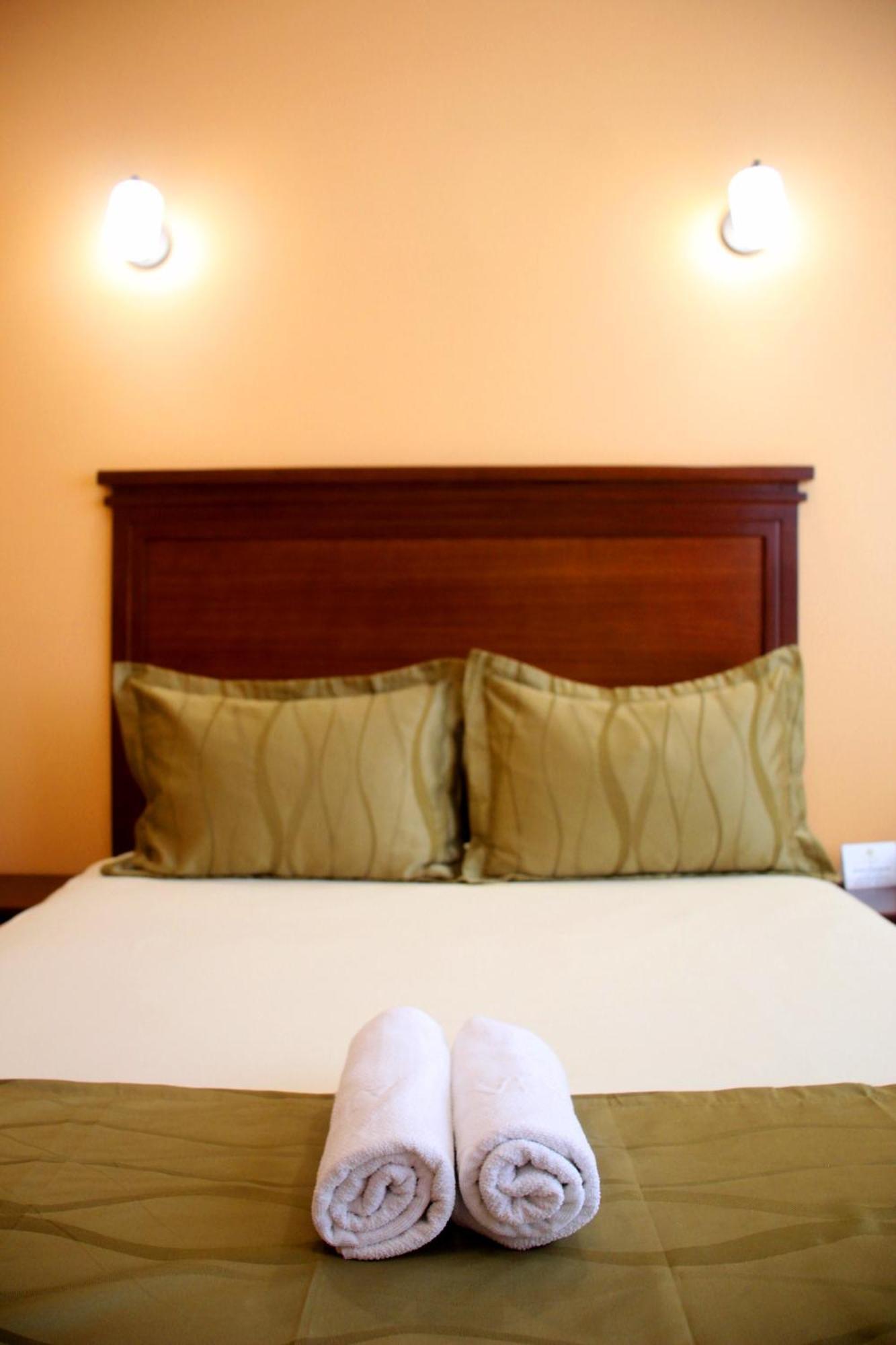 Hostal California Inn Гуаякиль Экстерьер фото